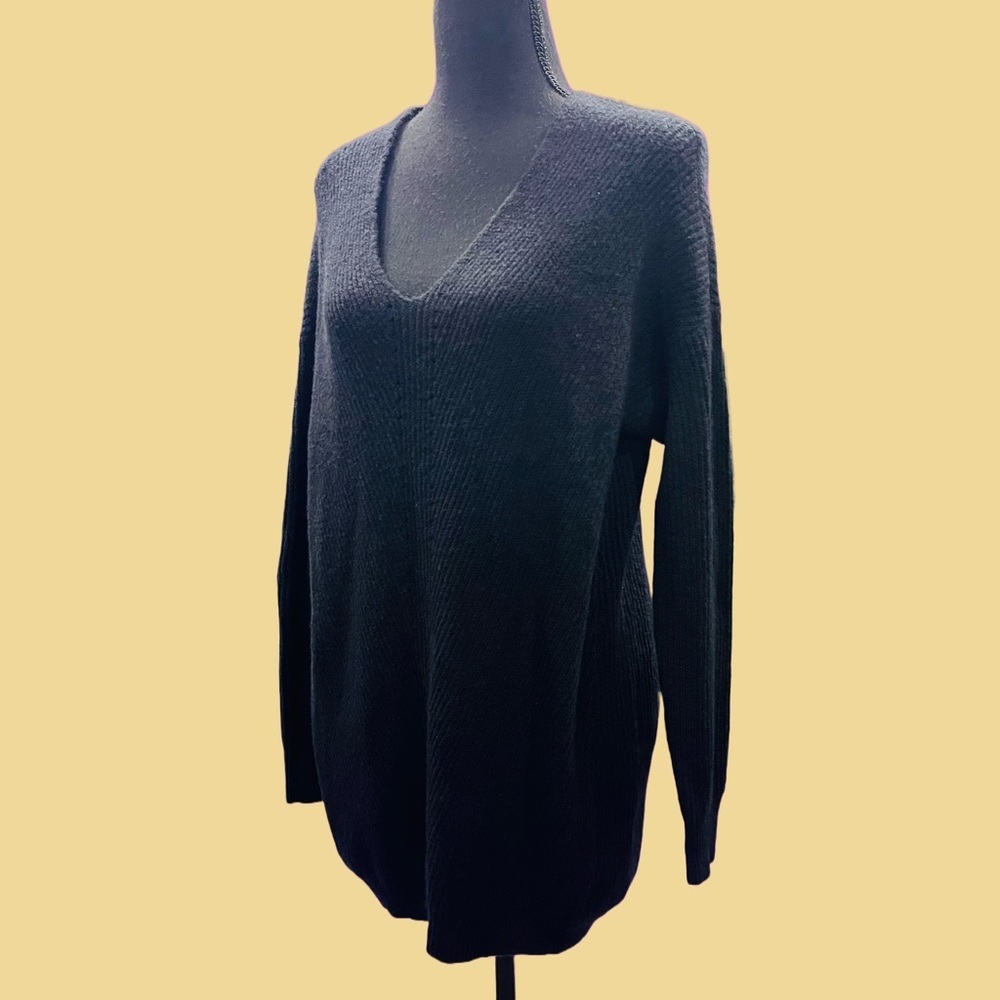 Versona Black Tunic V-Neck Sweater Small Lightweight